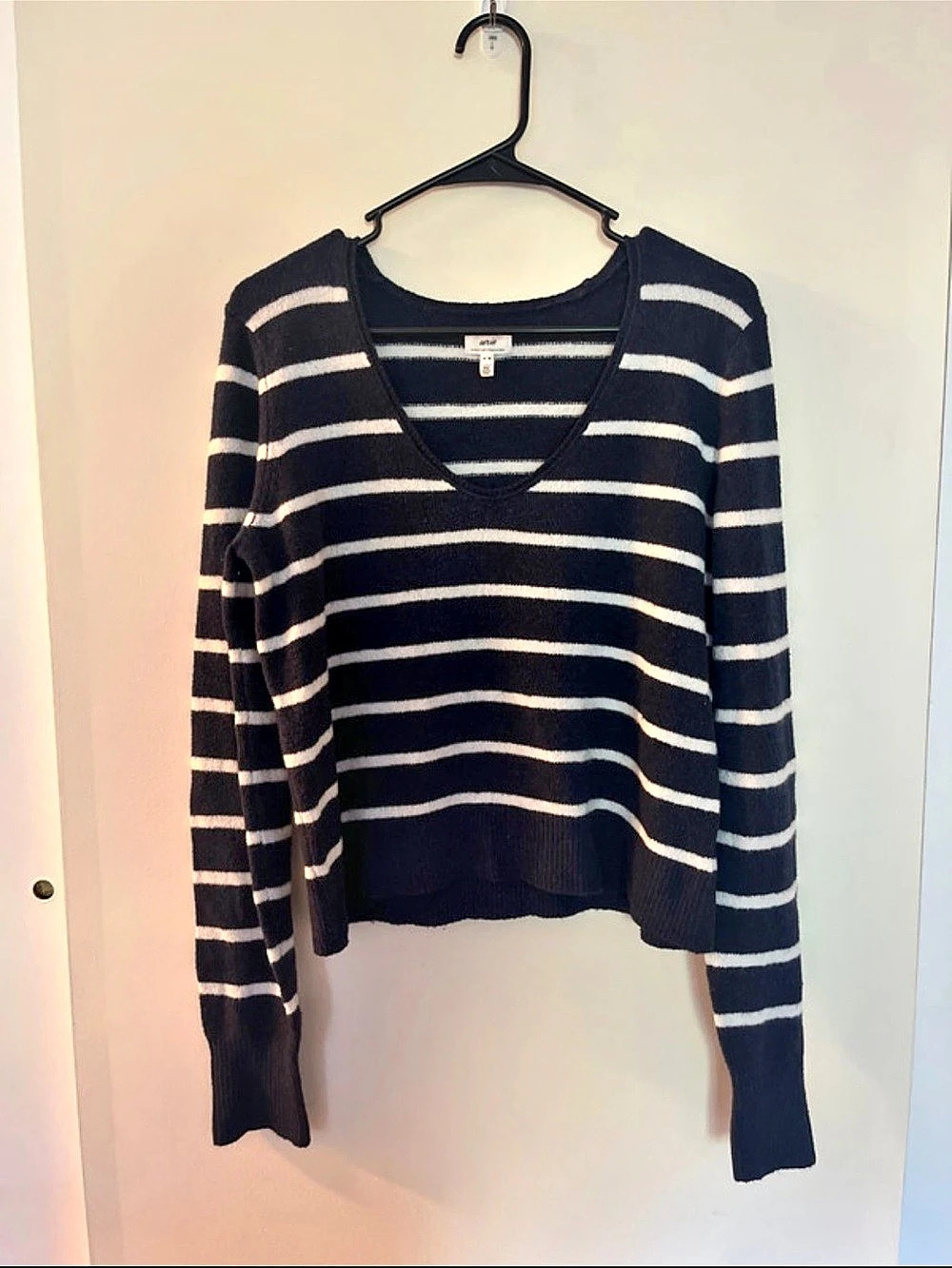 Aerie Women’s Striped V-Neck Sweater Blue & White Size Medium